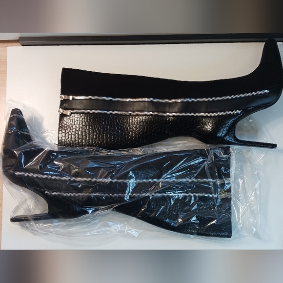 Kioni Black Heeled boots - Picture 3 of 7